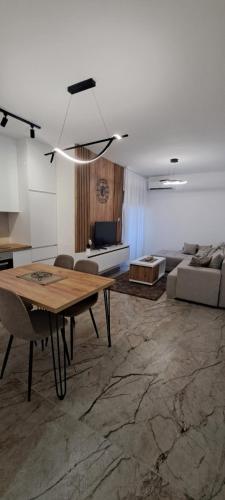 Apartman Adonis Banja Koviljaca stan na dan u ulici Zdravka Masanovica kod banjskog parka sa terasom masinom za ves parking