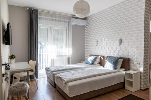 Guest House Family Kanjiza stan na dan prenociste u ulici Tisina kod centra i reke Tise sa dvoristem parkingom