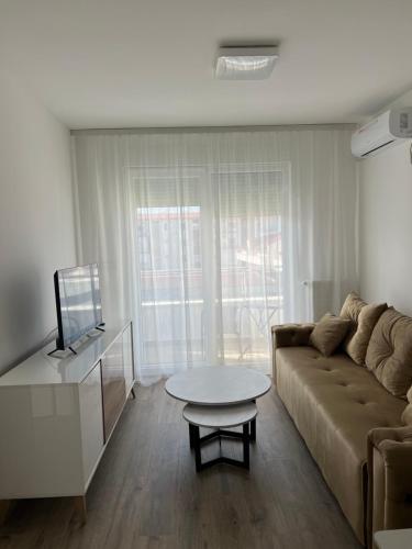 Apartman Sana Banja Koviljaca stan na dan u ulici Narodnog fronta kod banjskog parka sa terasom liftom parkingom