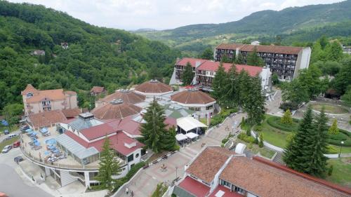 Hotel Radan Prolom Banja smestaj pansion wellness i spa centar bazen sa termalnom vodom lekovito blato parking