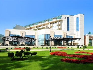 A Hoteli Hotel Izvor Arandjelovac Bukovicka Banja smestaj u Misarskoj sa akva parkom toboganima spa centrom parkingom
