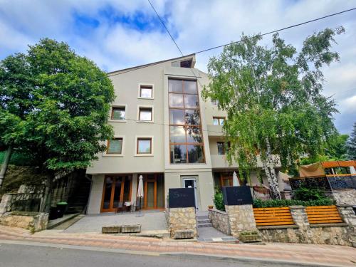 Apartmanski smestaj Solaris Sokobanja stan na dan smestaj kod akva parka Podina studio apartmani sa dvoristem parkingom