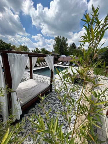 GardenLux Vrdnik stan na dan smestaj u ulici Luke Dejica kod bazena Termal dvoriste djakuzi roštilj parking