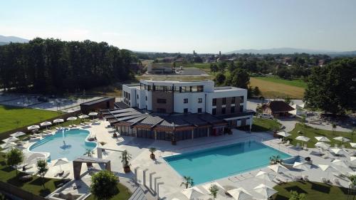 Vrnjacko Vrelo Resort Vrnjacka Banja smestaj Novo Selo Sunny Hill bazeni padel teniski tereni restoran parking