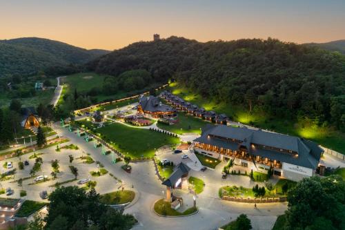 Etno Naselje Vrdnicka kula Fruske Terme Vrdnik stan na dan smestaj u brvnari sa bazenom restoranom avantura parkom parkingom