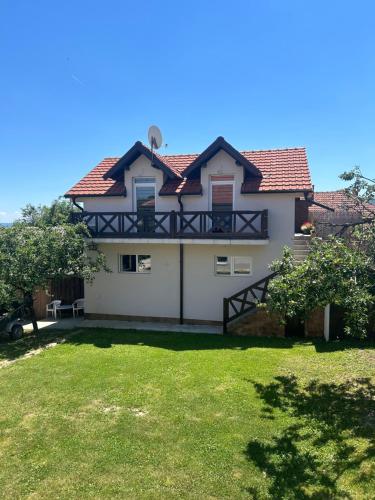 Apartman Dunja Arandjelovac stan na dan smestaj u ulici Vladike Nikolaja Velimirovica privatni apartmani sa balkonom i parkingom