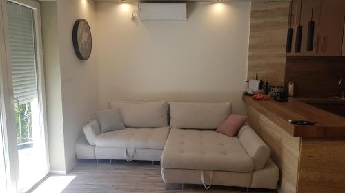 Lux Apartman Bogosavljevic Sokobanja stan na dan smestaj u ulici Alekse Markisica kod Leon diskonta sa terasom parkingom