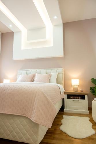 Cherry Lux Apartments Arandjelovac Bukovicka Banja stan na dan u ulici Jelene Anzujske sa balkonom masinom za sudove parkingom