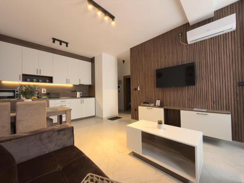 Crystal Everest Apartments Vrdnik stan na dan smestaj u Fruskogorskoj ulici kod manastira Ravanica luksuzni apartmani parking
