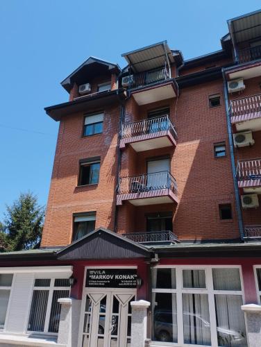 VILA MARKO Niska Banja smestaj stan na dan porodicni apartmani sa pogledom na grad parking