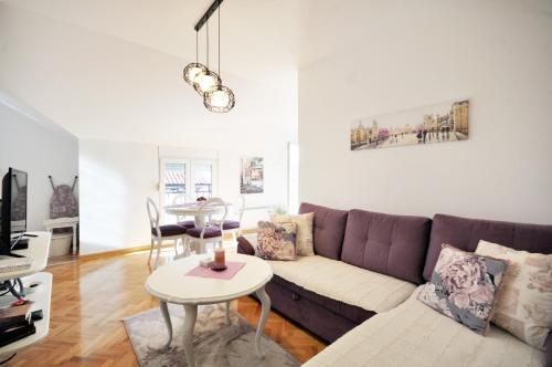 Apartman Provansa Vrnjacka Banja stan na dan smestaj u Pavla Mutavdzica kod akva parka Raj sa balkonom i parkingom nova zgrada