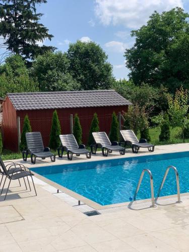 Luksuzni apartman Harmonija SPA RESORT u Banji Vrdnik sa privatnim džakuzijem, saunom, slanom sobom i otvorenim bazenom.