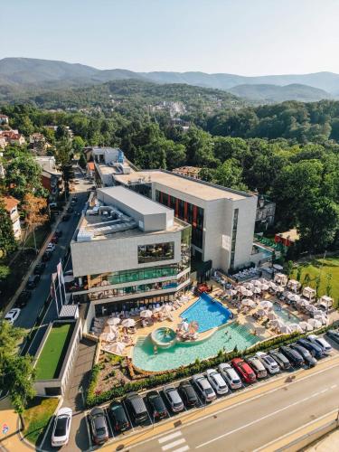 Hotel Tonanti Vrnjacka Banja wellness smestaj sa bazenom u centru pored parka luksuzni apartmani hoteli