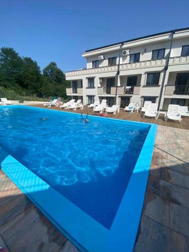 Sunshine Lux Vrnjacka Banja stan na dan smestaj Zike Valjarevica Kralj Residence otvoreni bazen terasa parking
