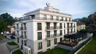 Hotel Kocka Vrnjacka Banja butik smestaj u Cara Dusana u centru sa privatnim djakuzijem spa centrom garazom