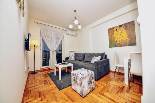 Apartman A9 Lux Banja Koviljaca stan na dan u ulici Narodnog Fronta kod banjskog parka sa terasom liftom parkingom
