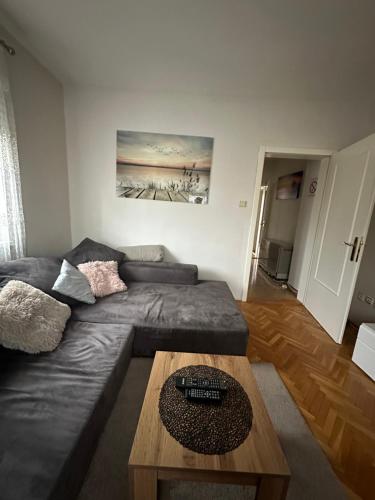 Apartman Tiki R Vrnjacka Banja stan na dan smestaj kod Mosta ljubavi sa balkonom ves masinom rernom parkingom