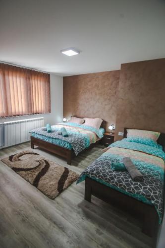Savršeno opremljen Kristal Apartman u Aranđelovcu nudi popločano dvorište, pogled na planinu i nalazi se blizu centra grada i akva-parka.