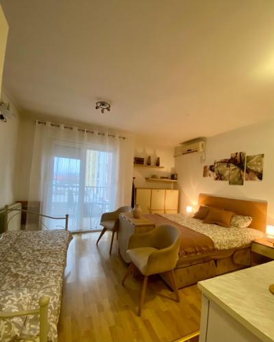 Apartment Victor Banja Koviljaca stan na dan u ulici Marsala Tita blizu banjskog parka sa balkonom i parkingom