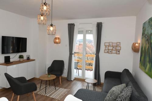 Apartman Krinka Vrnjacka Banja stan na dan smestaj u Olge Jovicic kod zamka Belimarkovic sa dva televizora terasom parkingom