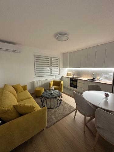 Apartman Arandjelovac2 Bukovicka Banja stan na dan u centru blizu akva parka Izvor sa balkonom i parkingom